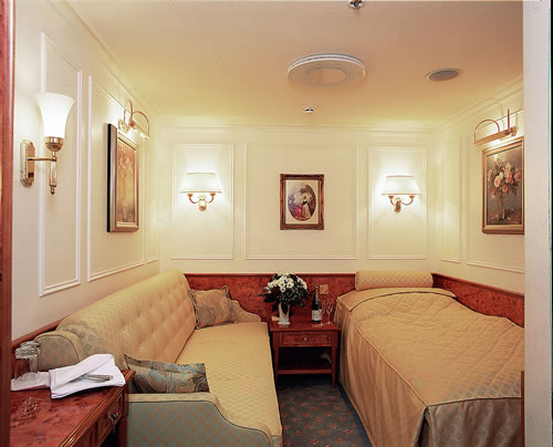 MS Deutschland, Cabin